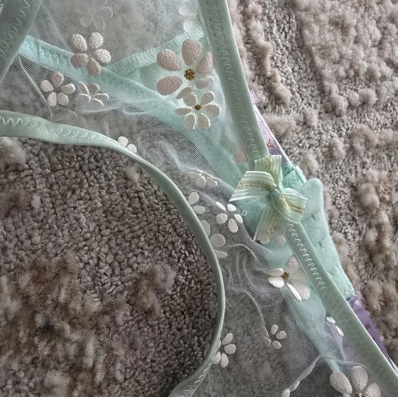 NWOT puffy daisy garter - Picture 3 of 5